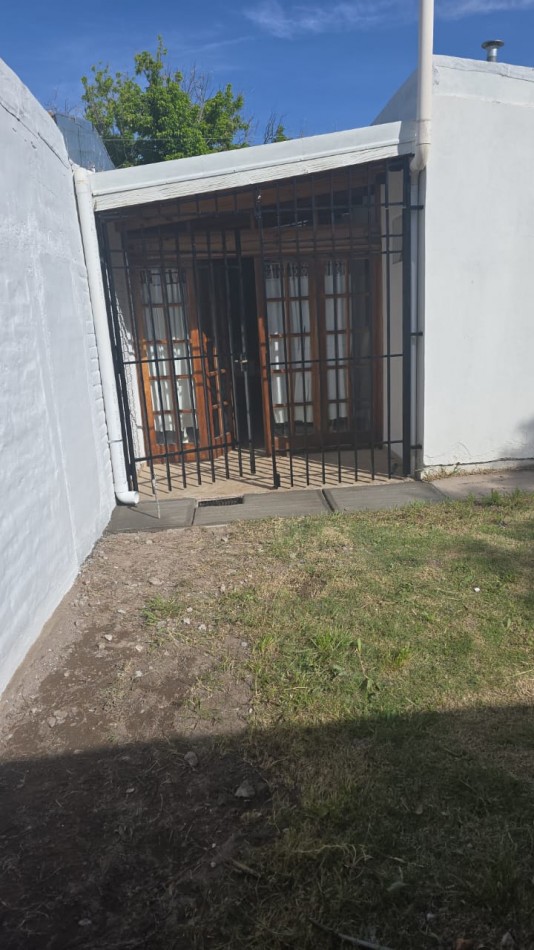 Alquilo Casa Barrio TAC 2 dormitorios