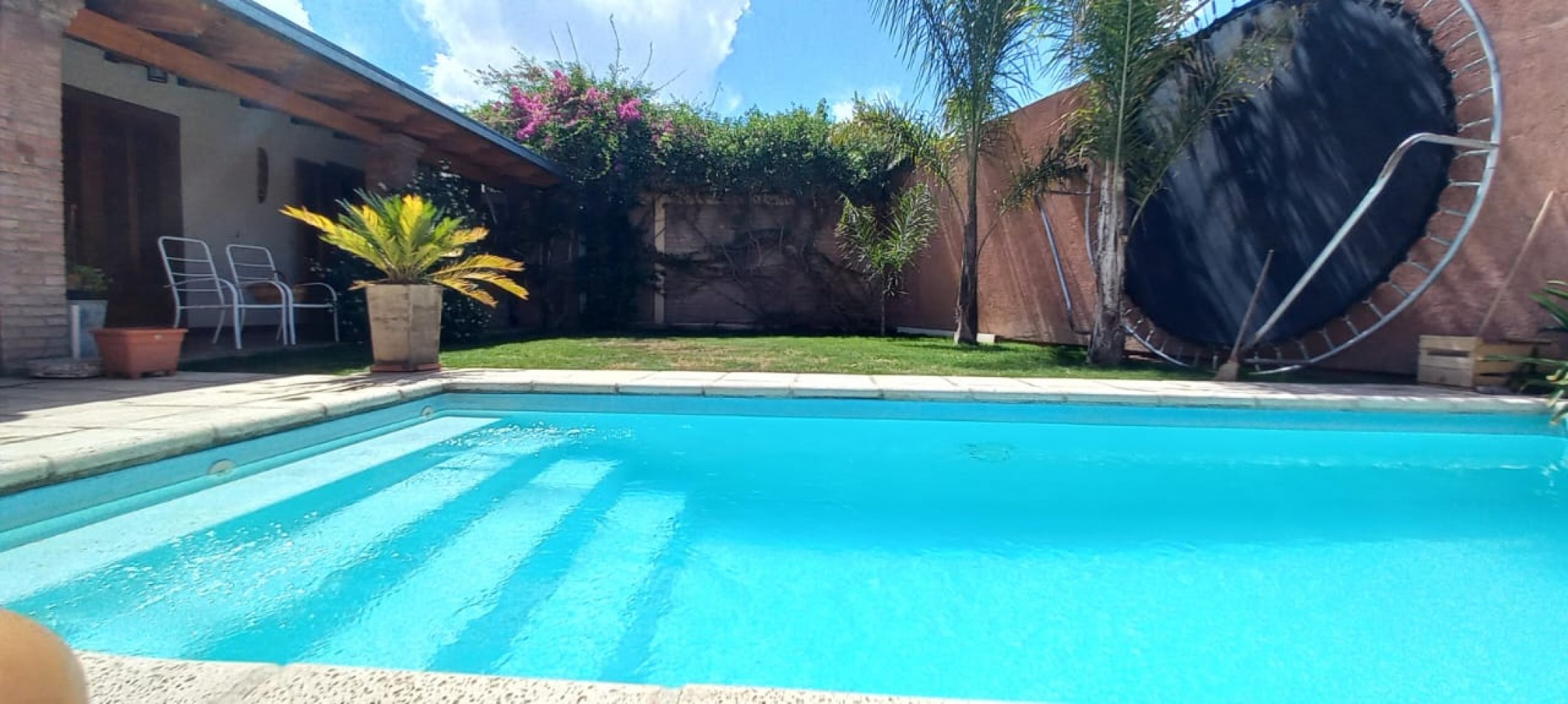 BAJA DE PRECIO - OPORTUNIDAD CASA CON PILETA ( Antes USD 200.000 - Hoy USD 190.000)