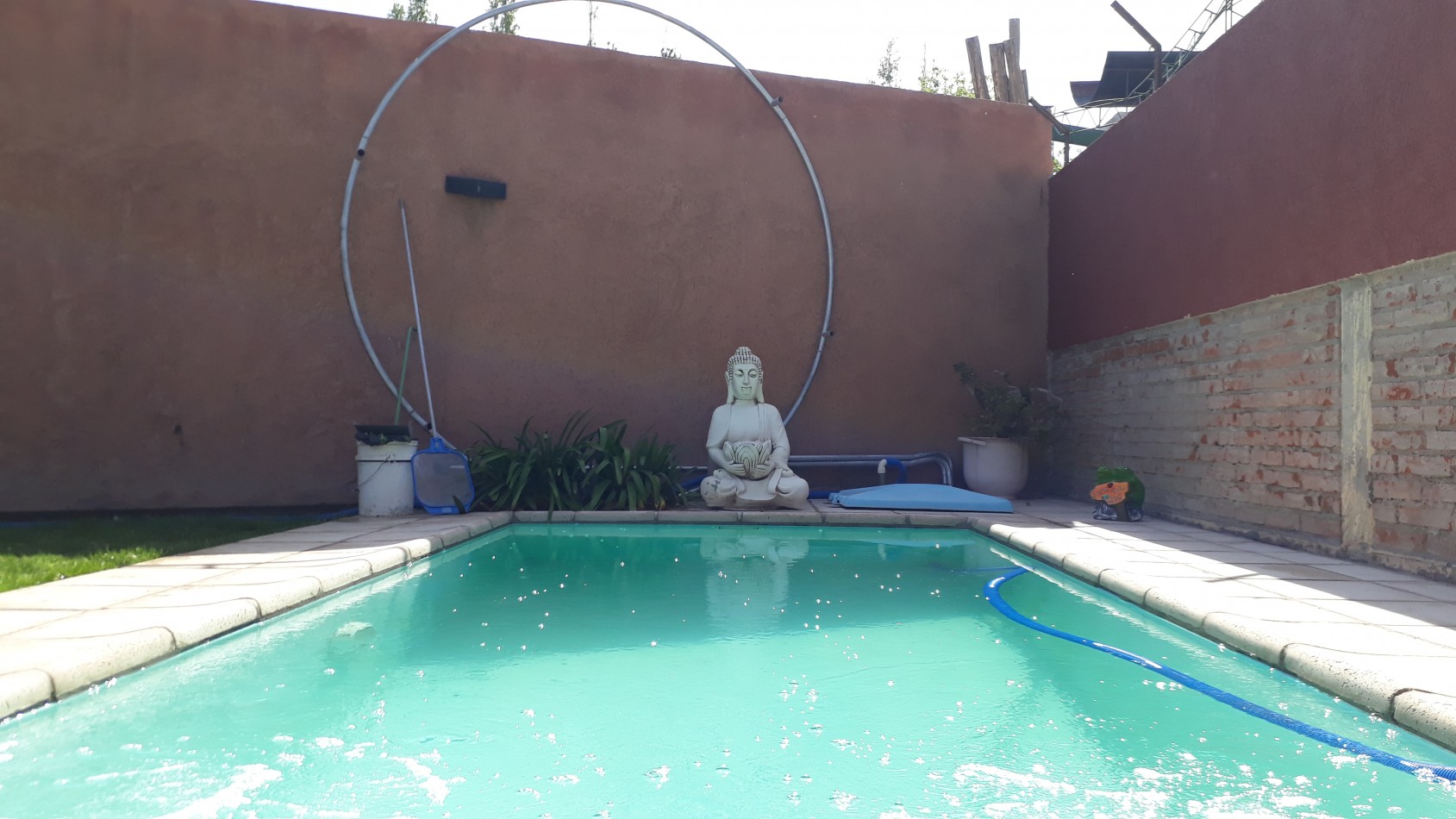 BAJA DE PRECIO - OPORTUNIDAD CASA CON PILETA ( Antes USD 200.000 - Hoy USD 190.000)