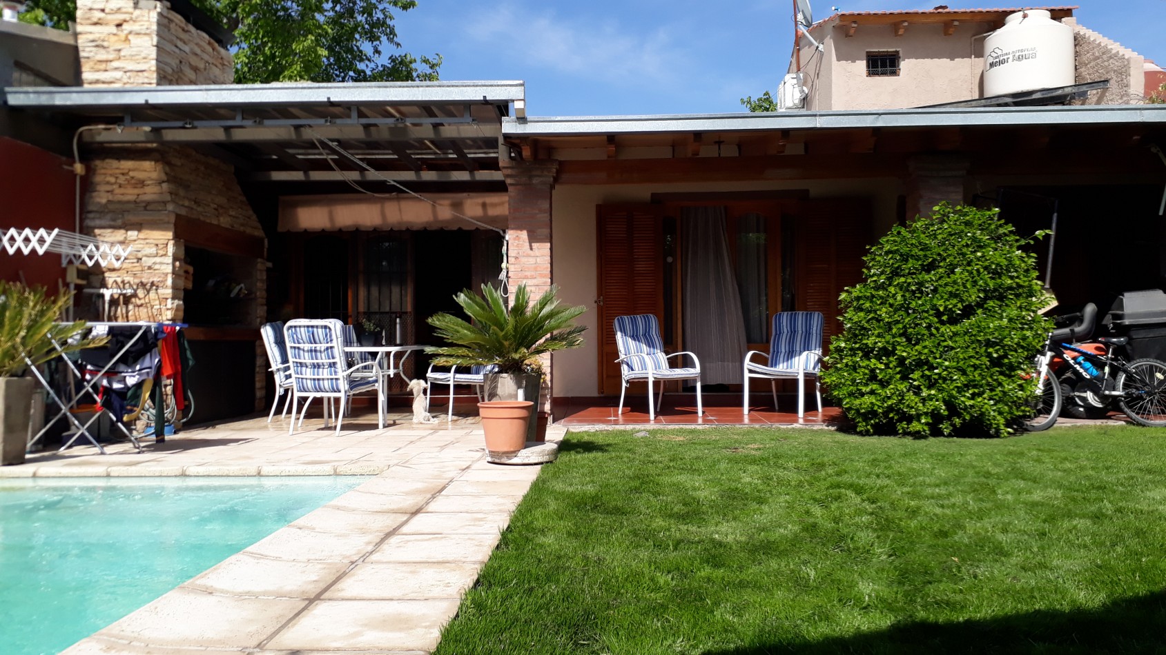 BAJA DE PRECIO - OPORTUNIDAD CASA CON PILETA ( Antes USD 200.000 - Hoy USD 190.000)