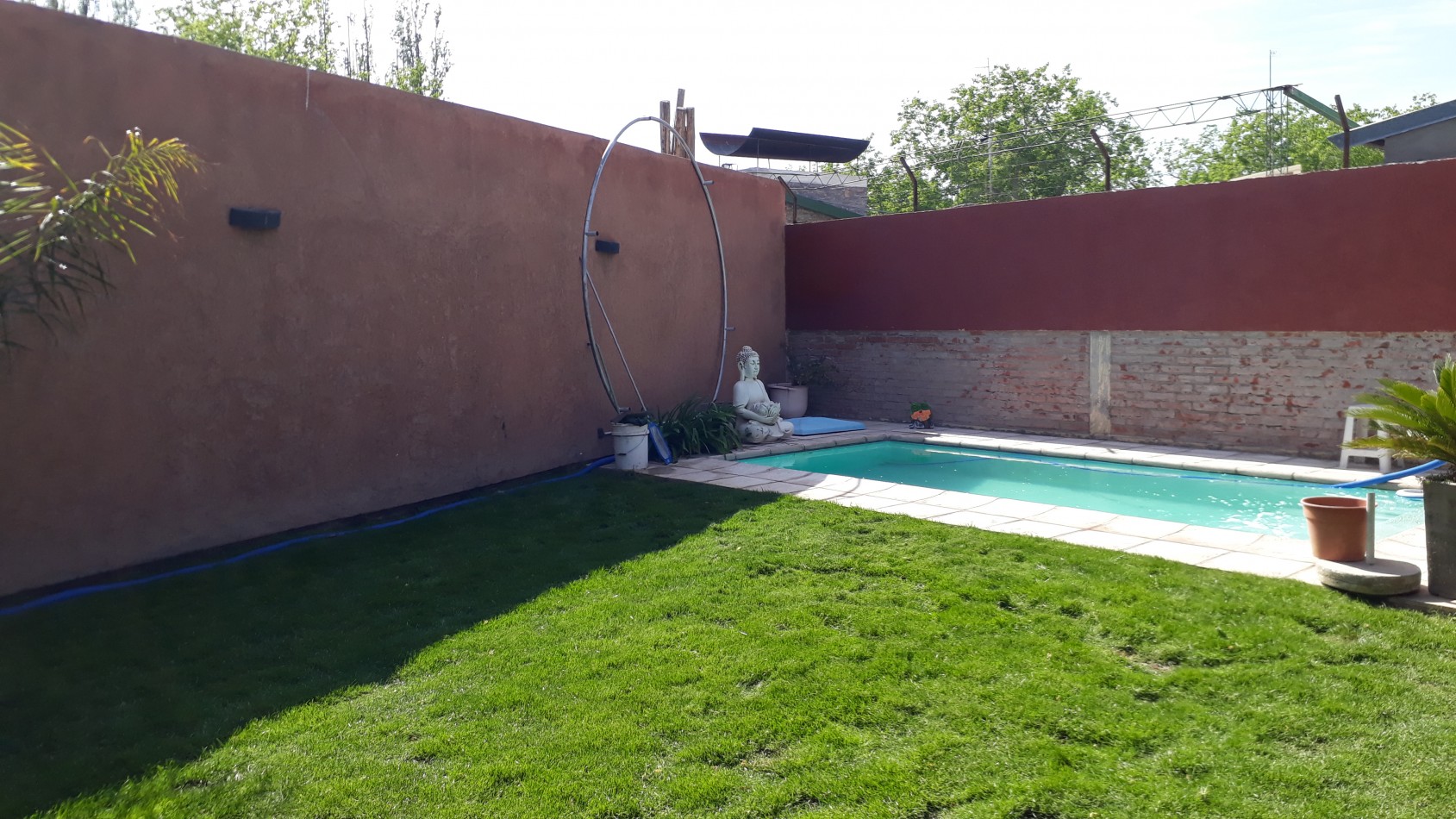 BAJA DE PRECIO - OPORTUNIDAD CASA CON PILETA ( Antes USD 200.000 - Hoy USD 190.000)