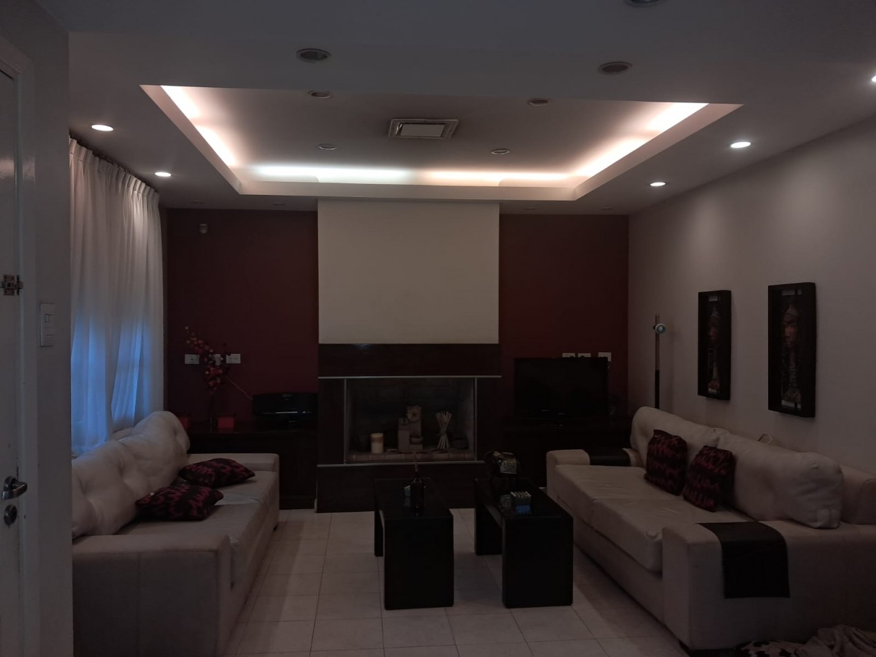 Casa en venta - Zona centrica residencial | Espacios amplios y confort para la vida familiar