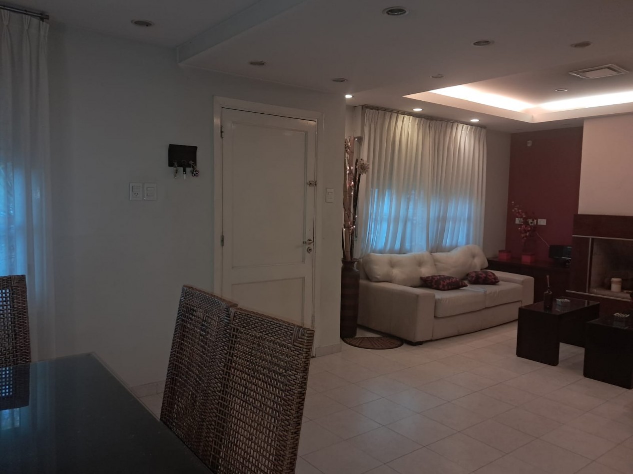 Casa en venta - Zona centrica residencial | Espacios amplios y confort para la vida familiar