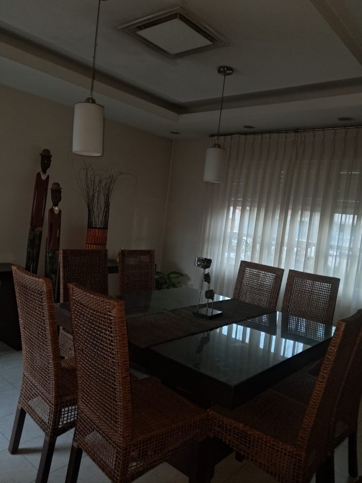 Casa en venta - Zona centrica residencial | Espacios amplios y confort para la vida familiar