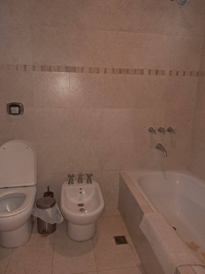 Casa en venta - Zona centrica residencial | Espacios amplios y confort para la vida familiar