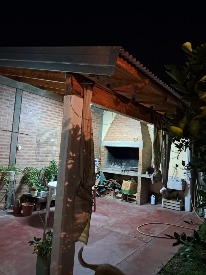 CASA 3 DORMITORIOS CON COCHERA Y QUINCHO - BARRIO SMATA