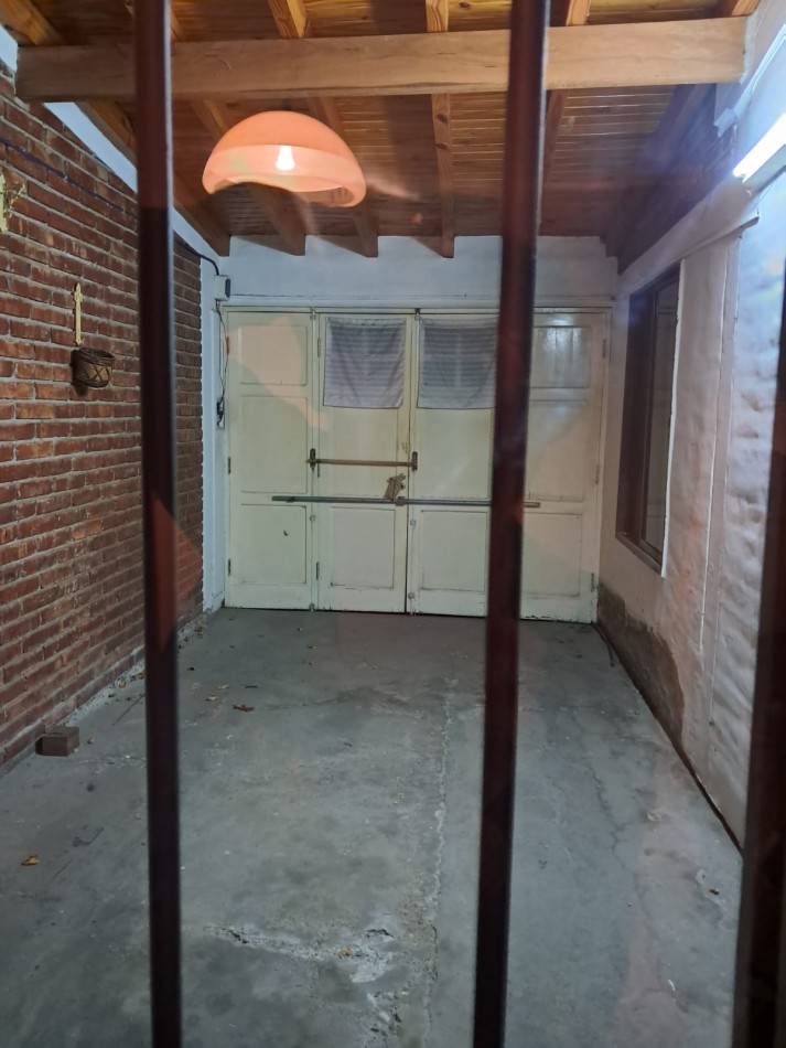CASA 3 DORMITORIOS CON COCHERA Y QUINCHO - BARRIO SMATA