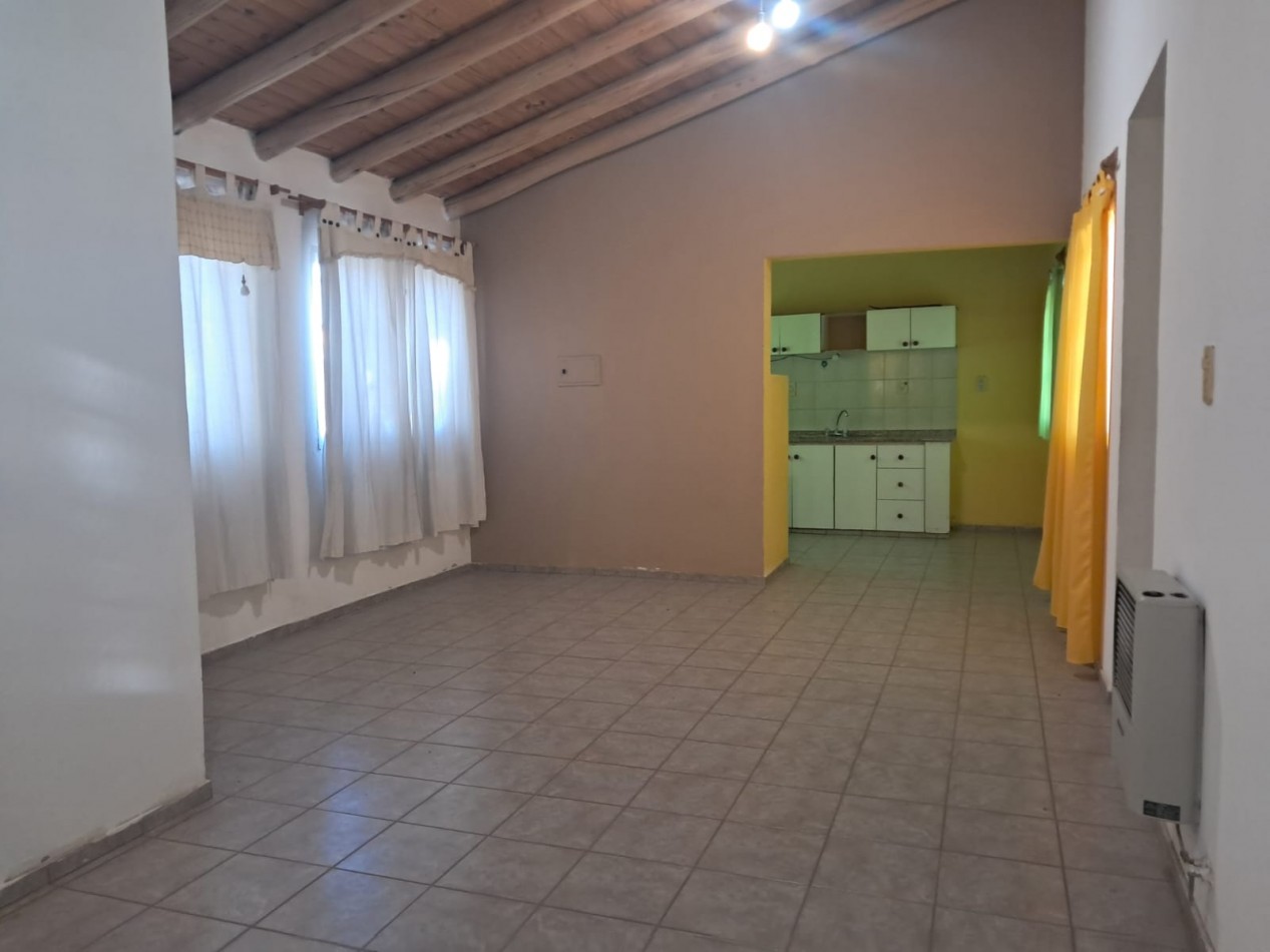 CASA DOS DORMITORIOS | CALLE JUJUY CASI PEDRO VARGAS | 700.000